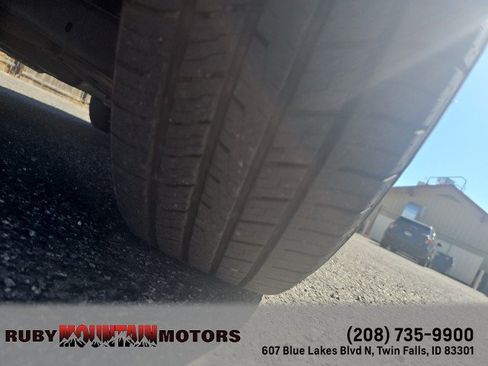 Used 2019 GMC Acadia SLT AWD/4WD image 9