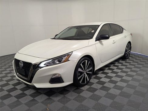 Used 2021 Nissan Altima 2.5 SR image 2