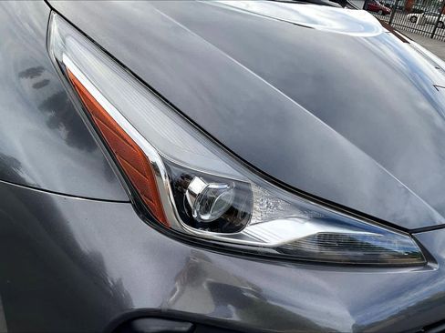 Used 2021 Toyota Prius L Eco image 30