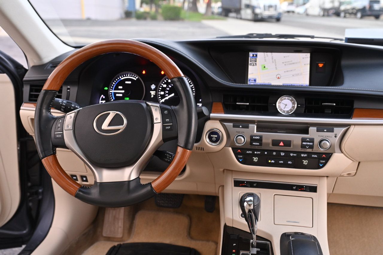 Used 2013 Lexus ES 300h w/ Premium Pkg FWD image 17