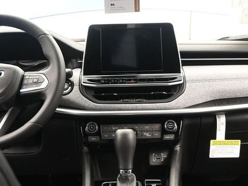 New 2025 Jeep Compass Latitude w/ Sun & Sound Group AWD/4WD image 25
