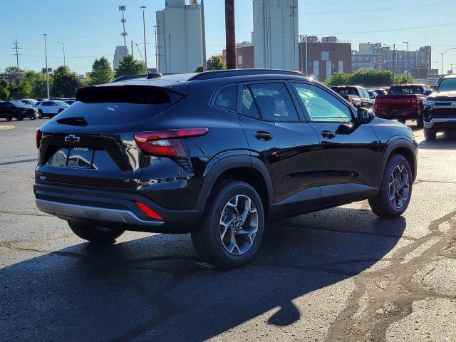 New 2026 Chevrolet Trax LT w/ LT Convenience Package FWD image 2