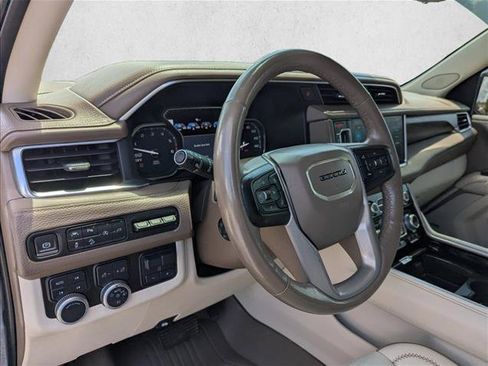 Used 2021 GMC Yukon Denali w/ Denali Premium Package AWD/4WD image 12