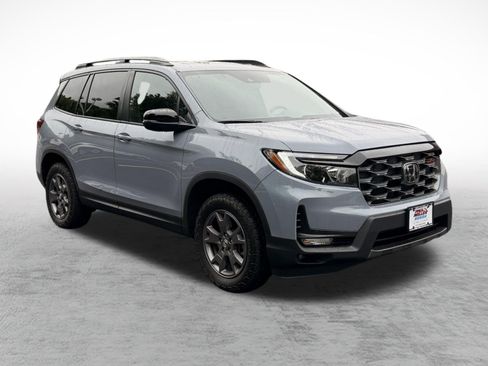 Used 2024 Honda Passport TrailSport image 3