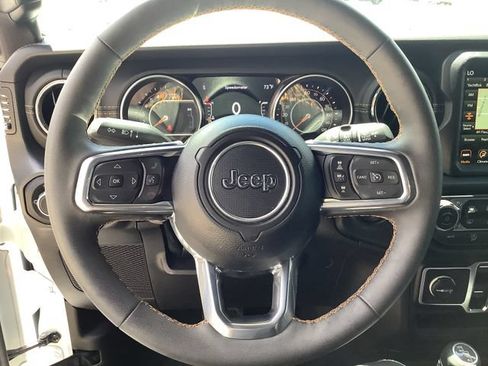 Used 2023 Jeep Wrangler Unlimited Sahara AWD/4WD image 11