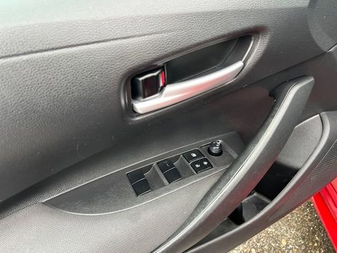 Used 2021 Toyota Corolla LE image 32