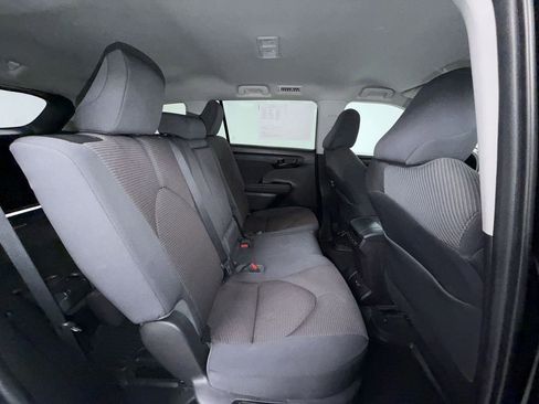 Used 2022 Toyota Highlander LE AWD/4WD image 17