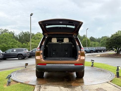 New 2026 Jeep Grand Cherokee L Limited w/ Luxury Tech Group II AWD/4WD image 29