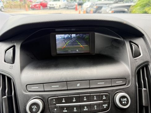 Used 2018 Ford Focus SE FWD image 26