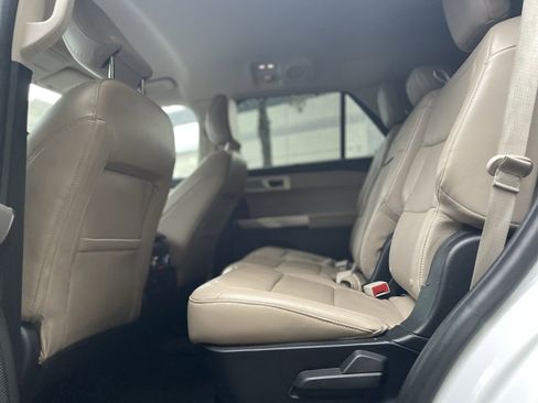 Used 2023 Ford Explorer Limited image 18