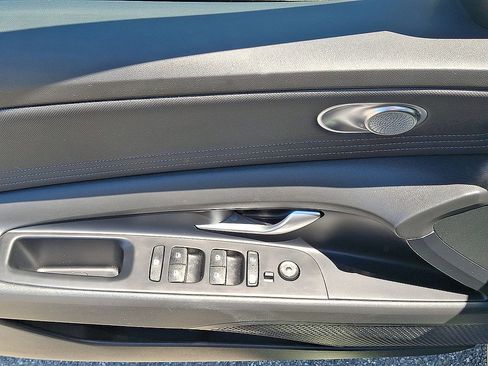 Certified 2025 Hyundai Elantra SEL FWD image 10