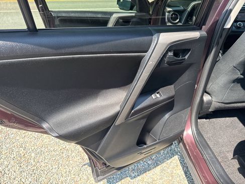 Used 2017 Toyota RAV4 LE AWD/4WD image 13