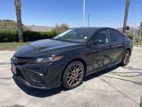 Used 2024 Toyota Camry SE w/ Convenience Package FWD image 4