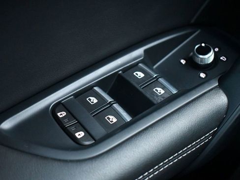 Used 2022 Audi SQ5 Premium Plus w/ Premium Plus Package image 16