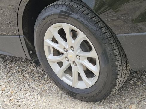 Used 2019 Chevrolet Equinox LT w/ Sun & Navigation Package FWD image 8