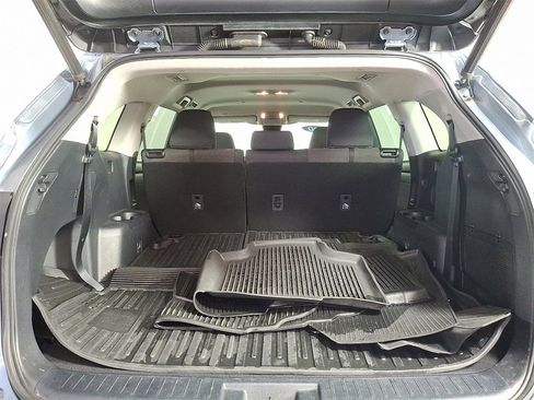 Used 2020 Toyota Highlander LE image 27