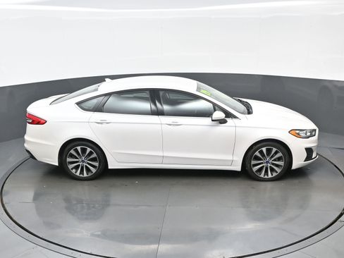 Used 2019 Ford Fusion SE image 38