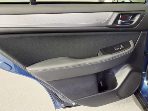 Used 2019 Subaru Outback 2.5i Premium image 9