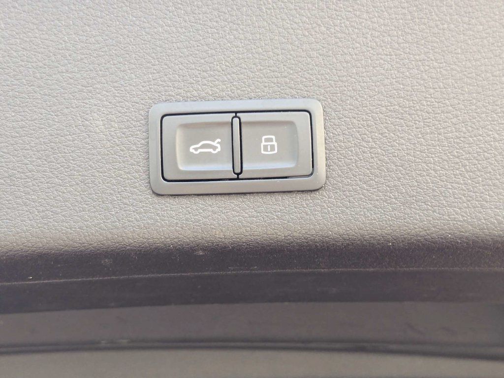 Used 2019 Audi e-tron Premium Plus AWD/4WD image 18