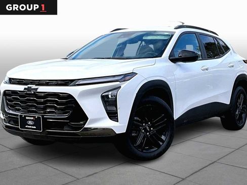 Used 2025 Chevrolet Trax ACTIV w/ Driver Confidence Package image 1