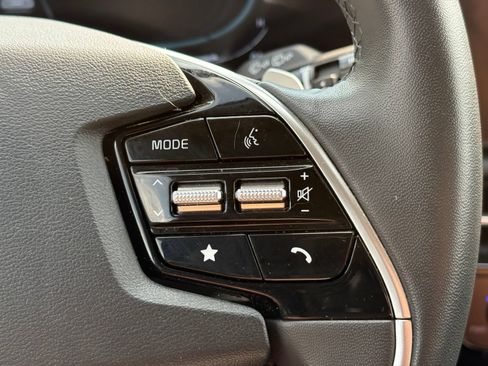 Used 2025 Kia Niro EX FWD image 16