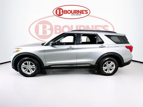 Used 2023 Ford Explorer XLT AWD/4WD image 6