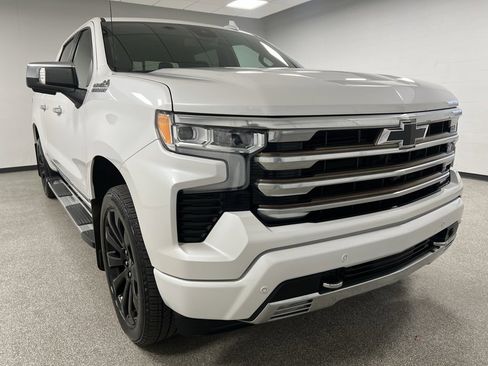 Used 2022 Chevrolet Silverado 1500 High Country image 2