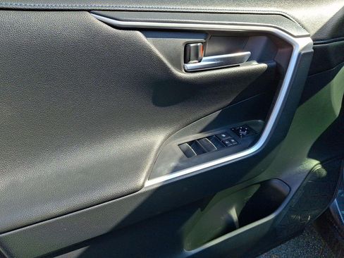 Used 2019 Toyota RAV4 XSE AWD/4WD image 12