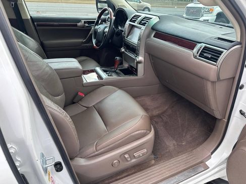 Used 2011 Lexus GX 460 w/ Comfort Plus Pkg AWD/4WD image 17