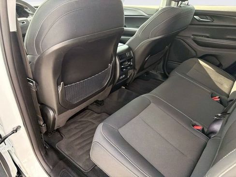 Used 2024 Jeep Grand Cherokee Laredo AWD/4WD image 15