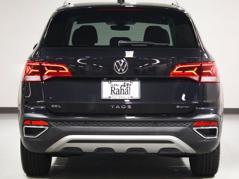 Used 2022 Volkswagen Taos SEL image 12