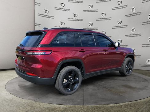 Used 2025 Jeep Grand Cherokee Limited w/ Luxury Tech Group II AWD/4WD image 5