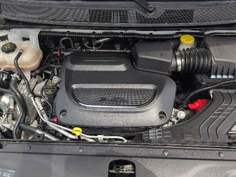 Used 2024 Chrysler Pacifica Touring-L FWD image 21
