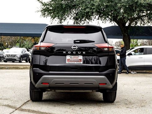 Used 2022 Nissan Rogue S image 6