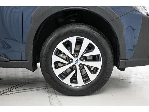 Used 2025 Subaru Outback Premium image 8