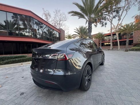 Used 2024 Tesla Model Y Long Range AWD/4WD image 5