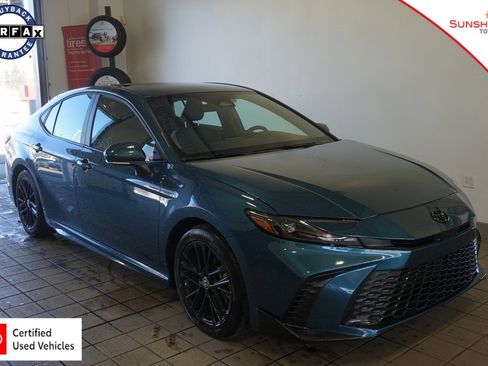 Used 2025 Toyota Camry SE w/ Convenience Package image 1