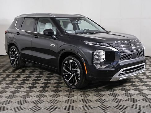 New 2025 Mitsubishi Outlander SEL image 2