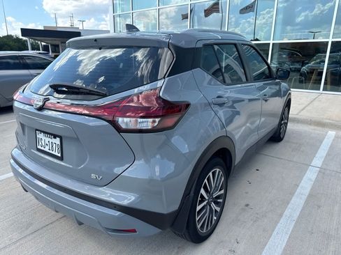 Used 2022 Nissan Kicks SV FWD image 6