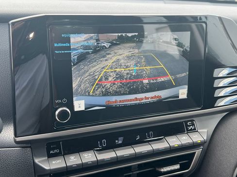 New 2026 Toyota Camry Hybrid FWD image 24
