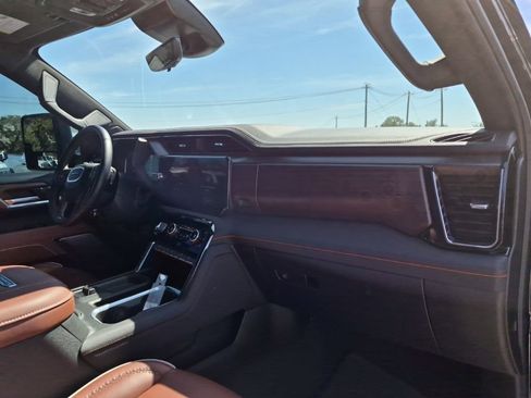 Used 2025 GMC Sierra 2500 Denali Ultimate image 14