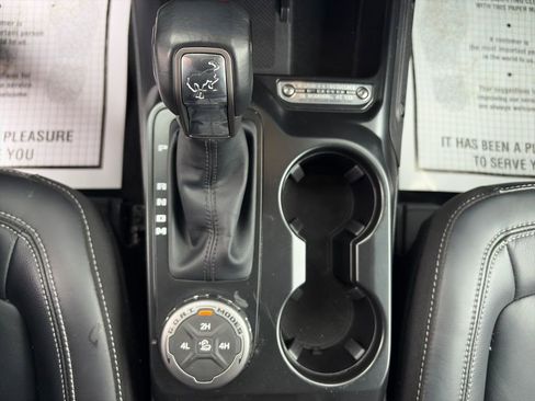 Used 2025 Ford Bronco Outer Banks image 27