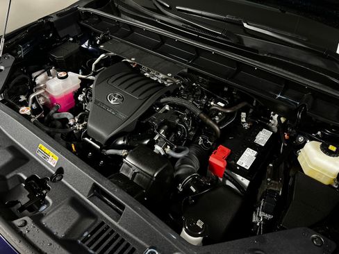 Certified 2025 Toyota Highlander Limited image 11