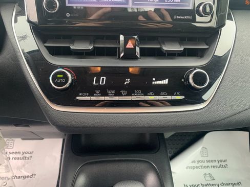 Used 2021 Toyota Corolla LE FWD image 23