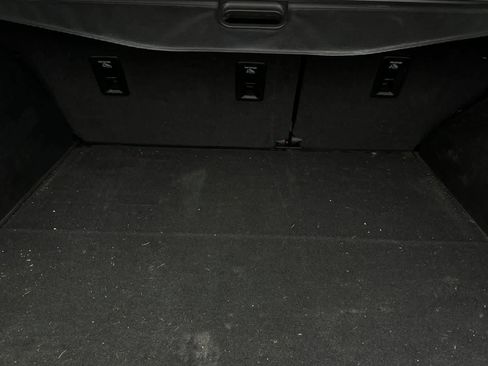 Used 2018 Chevrolet Equinox Premier FWD image 17