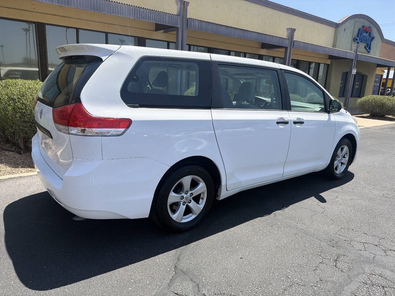 Used 2014 Toyota Sienna L FWD image 11