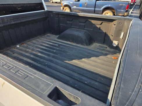 Used 2021 Chevrolet Silverado 1500 Custom w/ LPO, Blackout Package RWD image 6