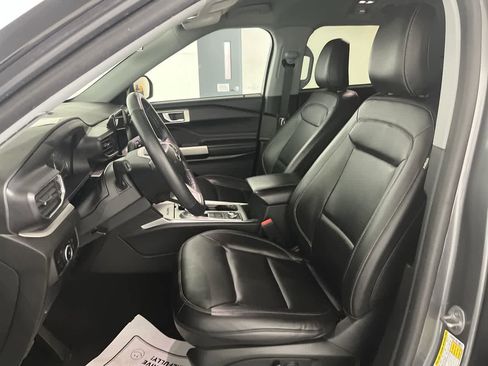 Used 2023 Ford Explorer XLT w/ Equipment Group 202A image 15