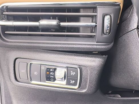 Used 2020 Lincoln Corsair Reserve image 33