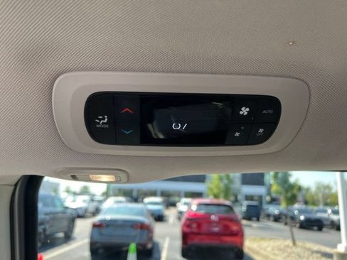 Used 2021 Chrysler Pacifica Limited AWD/4WD image 32